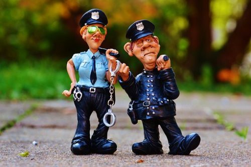 警察の人形
